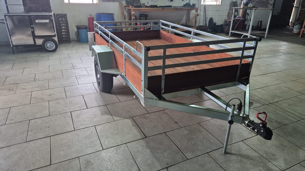 Reboque 1,40m x 2,50m